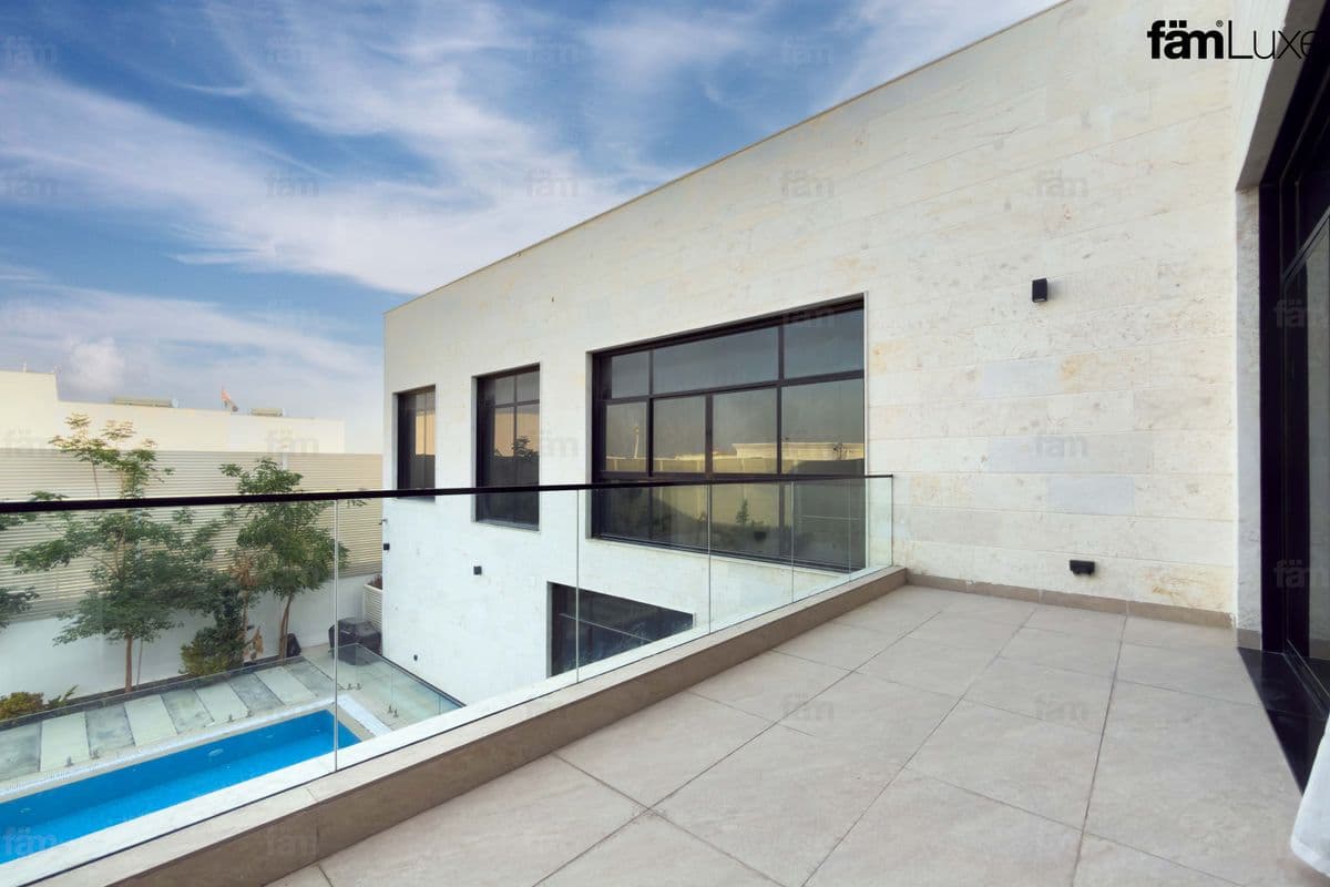 6 bedroom villa in Nad Al Sheba 4, photograph 13 of 13
