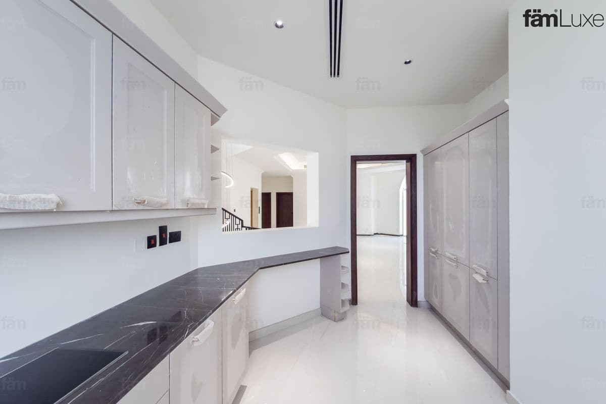 6 bedroom villa in Nad Al Sheba 4, photograph 17 of 20