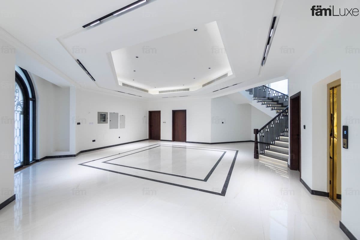 6 bedroom villa in Nad Al Sheba 4, photograph 2 of 20