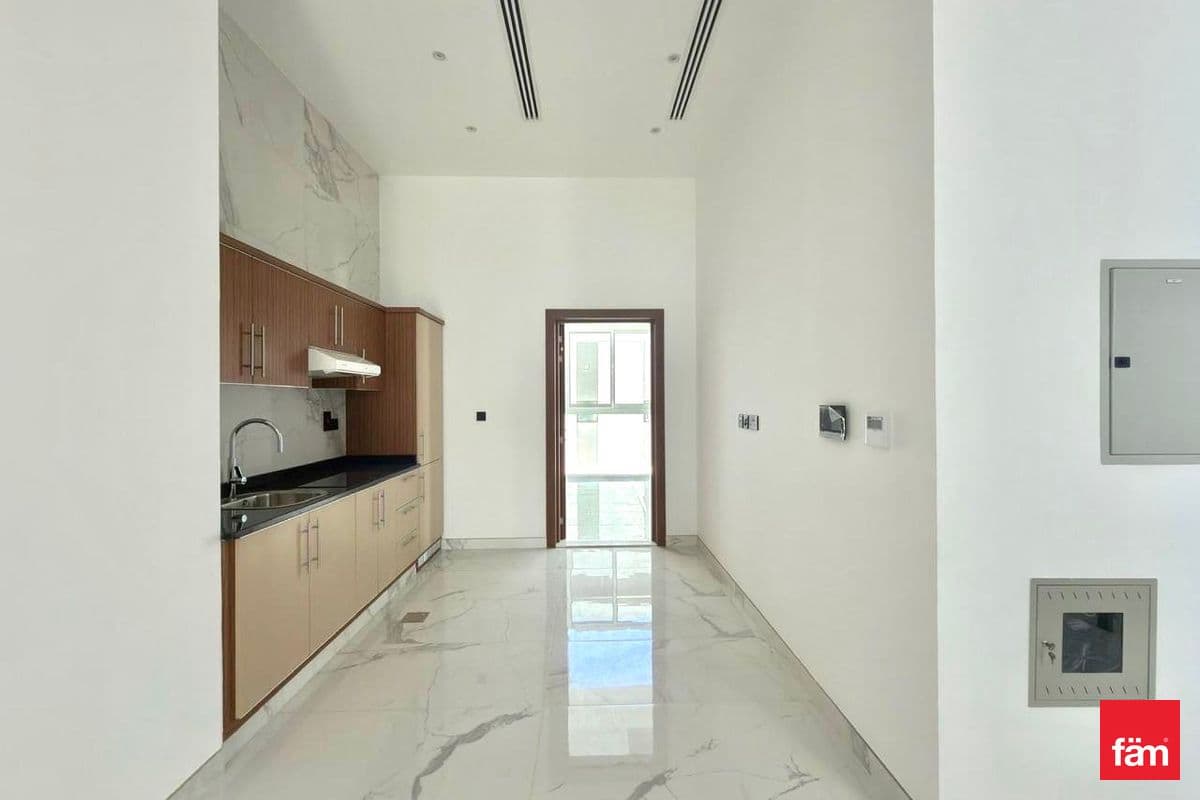5 bedroom villa in Nad Al Sheba Gardens, photograph 13 of 20