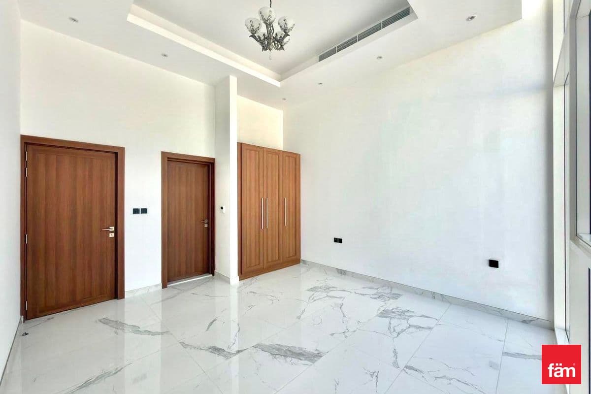 5 bedroom villa in Nad Al Sheba Gardens, photograph 15 of 20