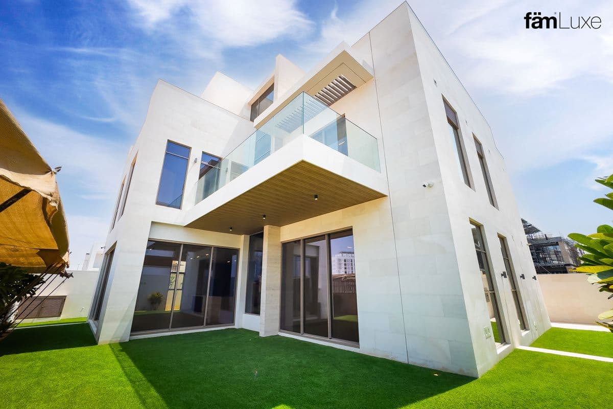 6 bedroom villa in Nad Al Sheba Gardens, photograph 1 of 20