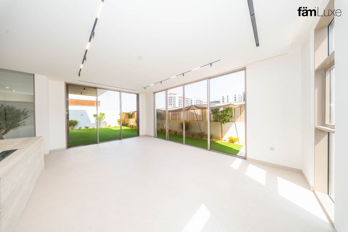 6 bedroom villa in Nad Al Sheba Gardens, photograph 4 of 20