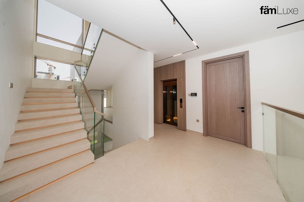 6 bedroom villa in Nad Al Sheba Gardens, photograph 6 of 20
