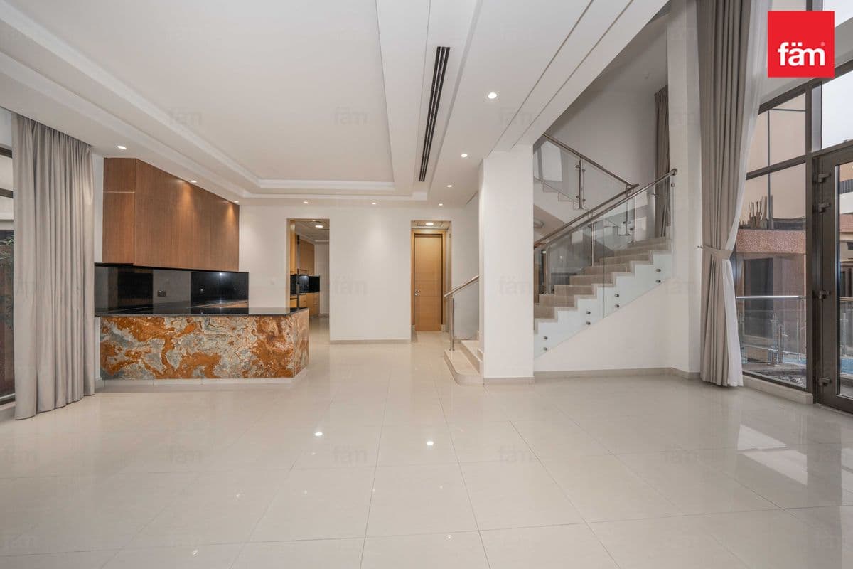 6 bedroom villa in Nad Al Sheba Gardens Phase 1, photograph 5 of 20