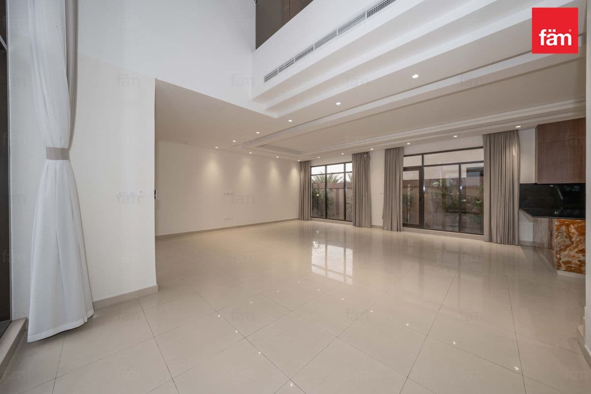 6 bedroom villa in Nad Al Sheba Gardens Phase 1, photograph 7 of 20