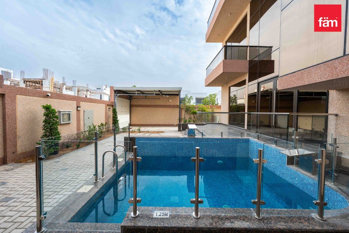 6 bedroom villa in Nad Al Sheba Gardens Phase 1, photograph 4 of 20