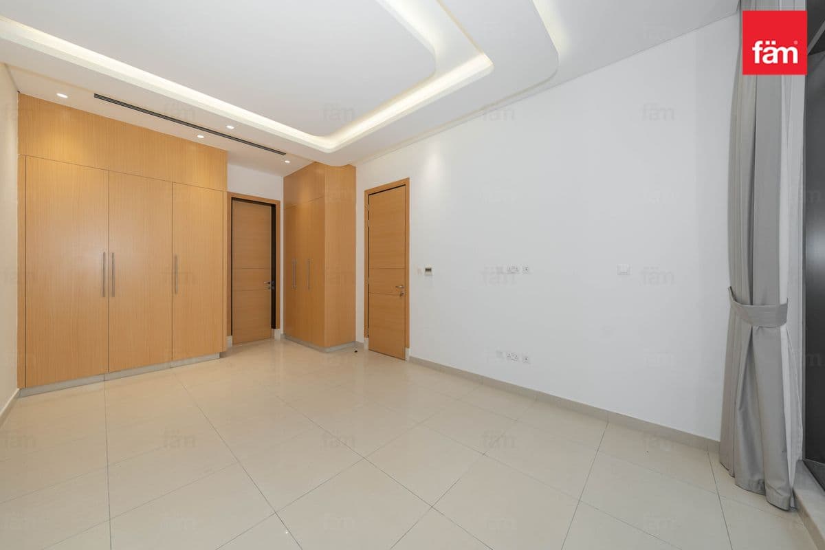 6 bedroom villa in Nad Al Sheba Gardens Phase 1, photograph 8 of 20