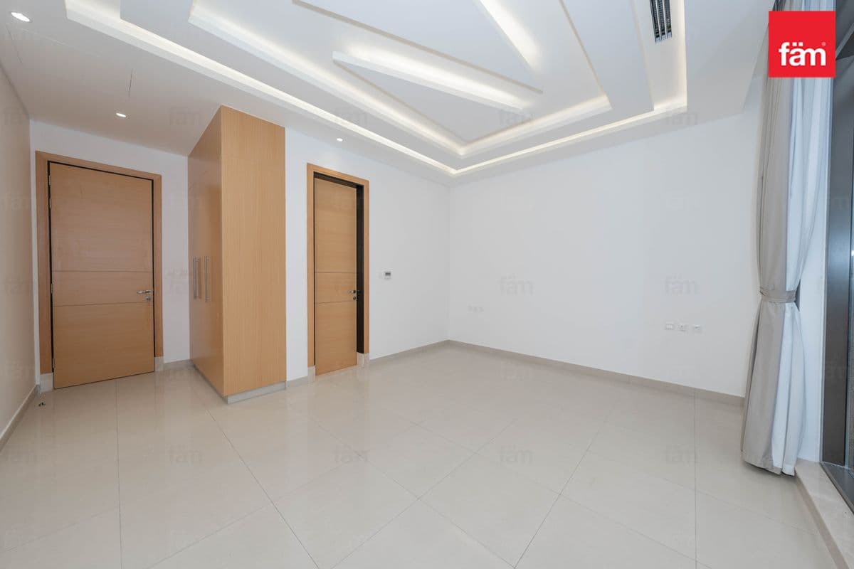 6 bedroom villa in Nad Al Sheba Gardens Phase 1, photograph 7 of 20