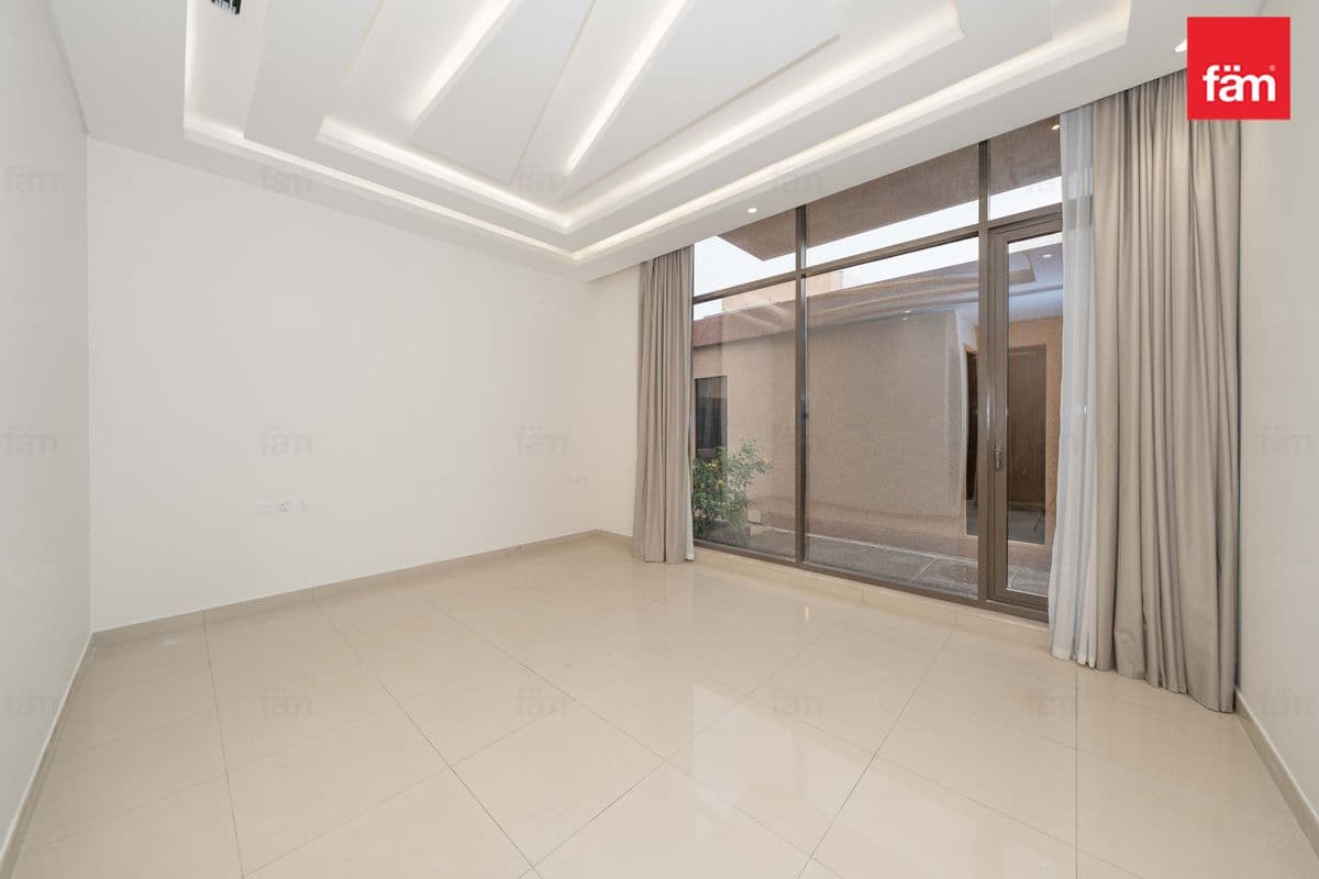 6 bedroom villa in Nad Al Sheba Gardens Phase 1, photograph 6 of 20