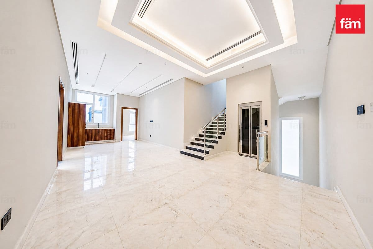 5 bedroom villa in Nad Al Sheba Gardens Phase 1, photograph 5 of 20