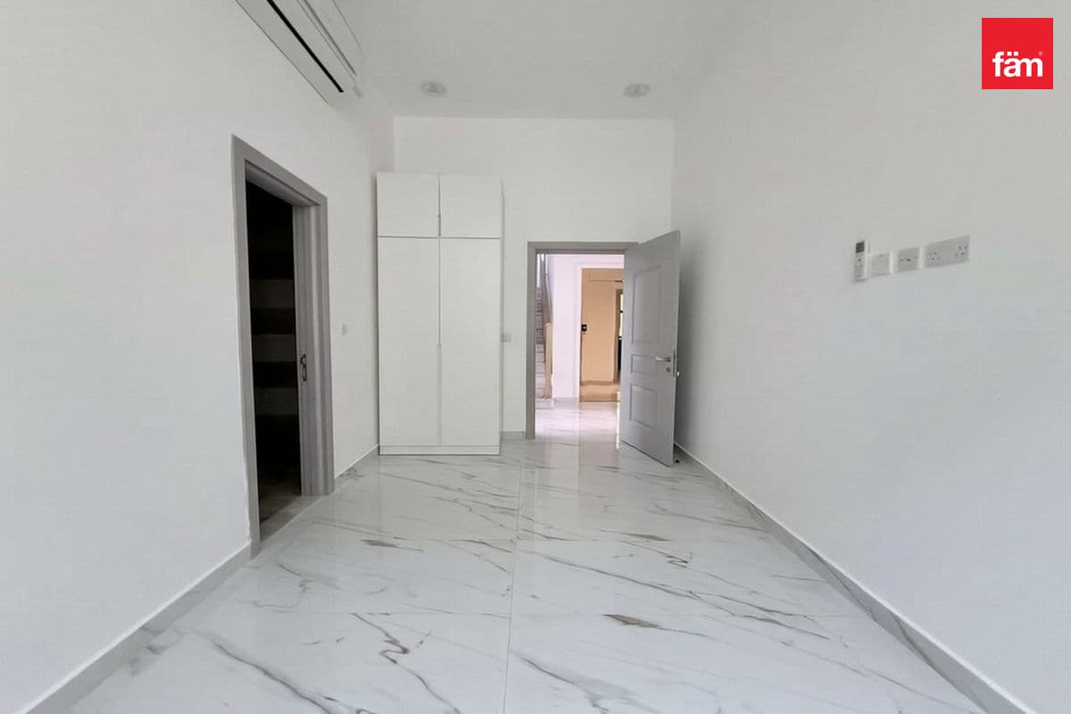 5 bedroom villa in Nad Al Sheba Gardens Phase 1, photograph 9 of 20