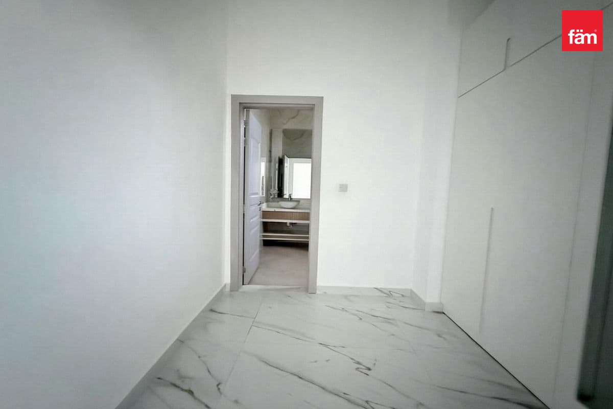 5 bedroom villa in Nad Al Sheba Gardens Phase 1, photograph 17 of 20