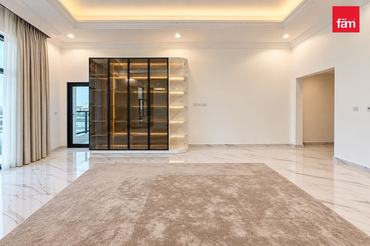 5 bedroom villa in Nad Al Sheba Gardens Phase 1, photograph 3 of 20