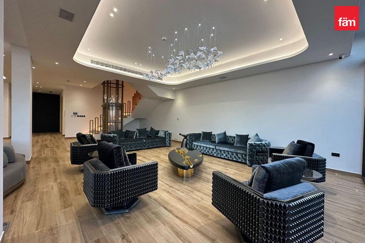3 bedroom villa in Nad Al Sheba Gardens Phase 1, photograph 2 of 17