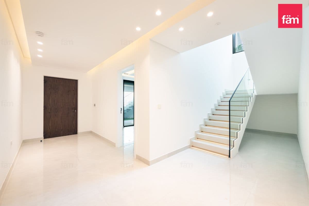 5 bedroom villa in Nad Al Sheba Gardens Phase 1, photograph 5 of 20