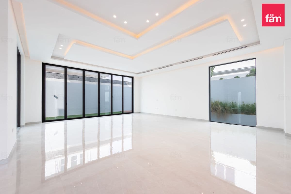 5 bedroom villa in Nad Al Sheba Gardens Phase 1, photograph 3 of 20