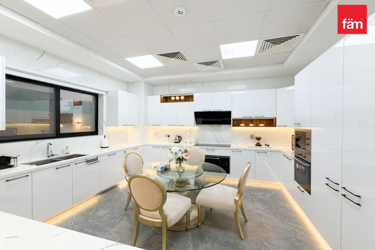 5 bedroom villa in Nad Al Sheba Gardens Phase 1, photograph 13 of 20