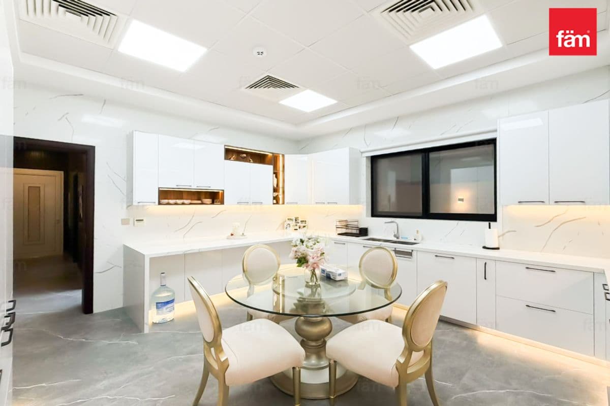 5 bedroom villa in Nad Al Sheba Gardens Phase 1, photograph 15 of 20