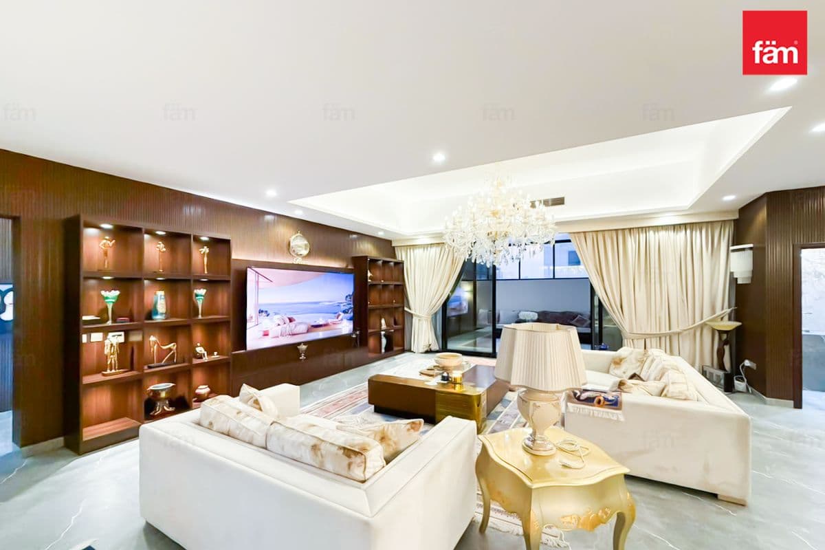 5 bedroom villa in Nad Al Sheba Gardens Phase 1, photograph 5 of 20