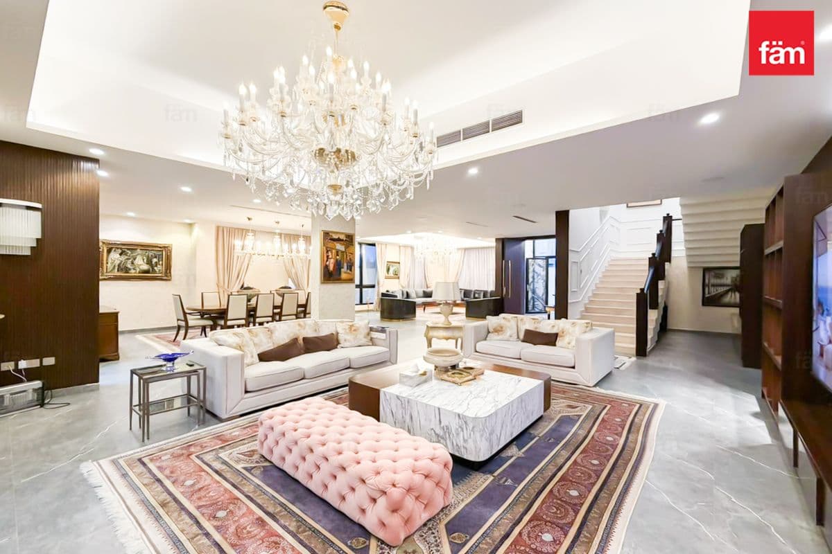 5 bedroom villa in Nad Al Sheba Gardens Phase 1, photograph 2 of 20