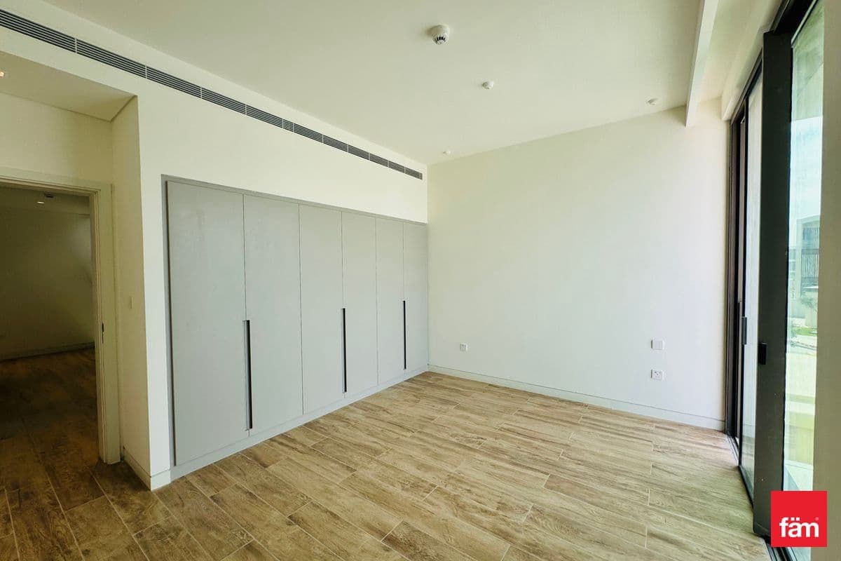 4 bedroom villa in Nad Al Sheba Gardens Phase 3, photograph 6 of 15