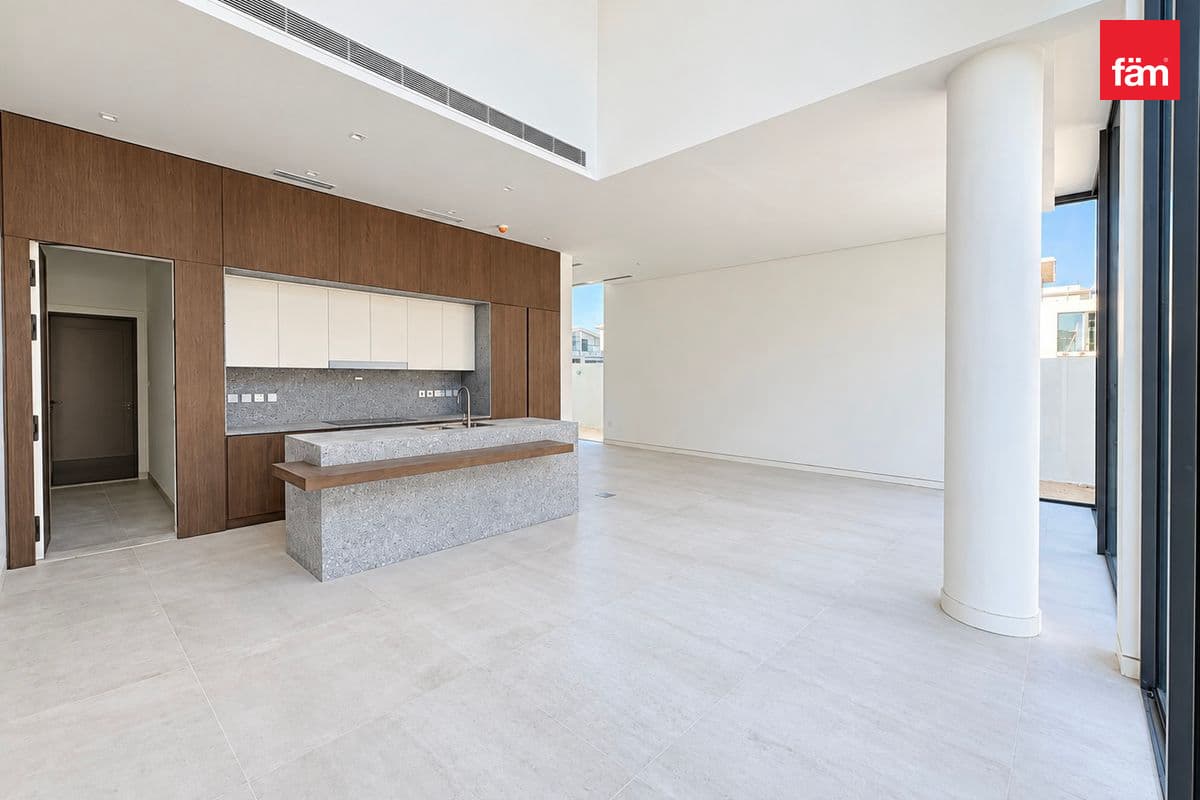 3 bedroom villa in Nad Al Sheba Gardens Phase 3, photograph 5 of 10