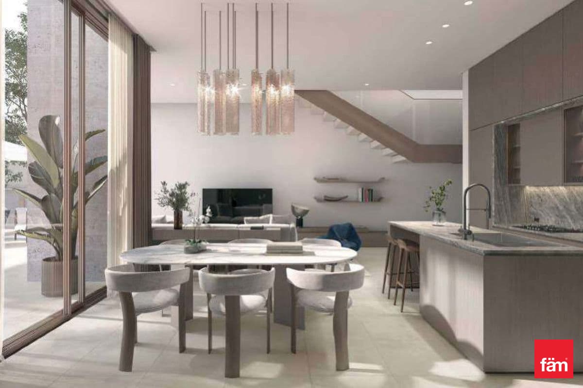 6 bedroom townhouse in Nad Al Sheba Gardens Phase 4, photograph 3 of 10