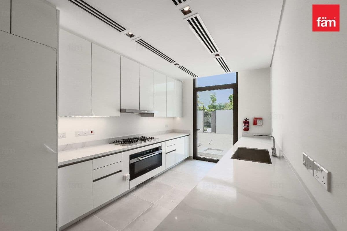 4 bedroom villa in Opal Gardens, photograph 7 of 12