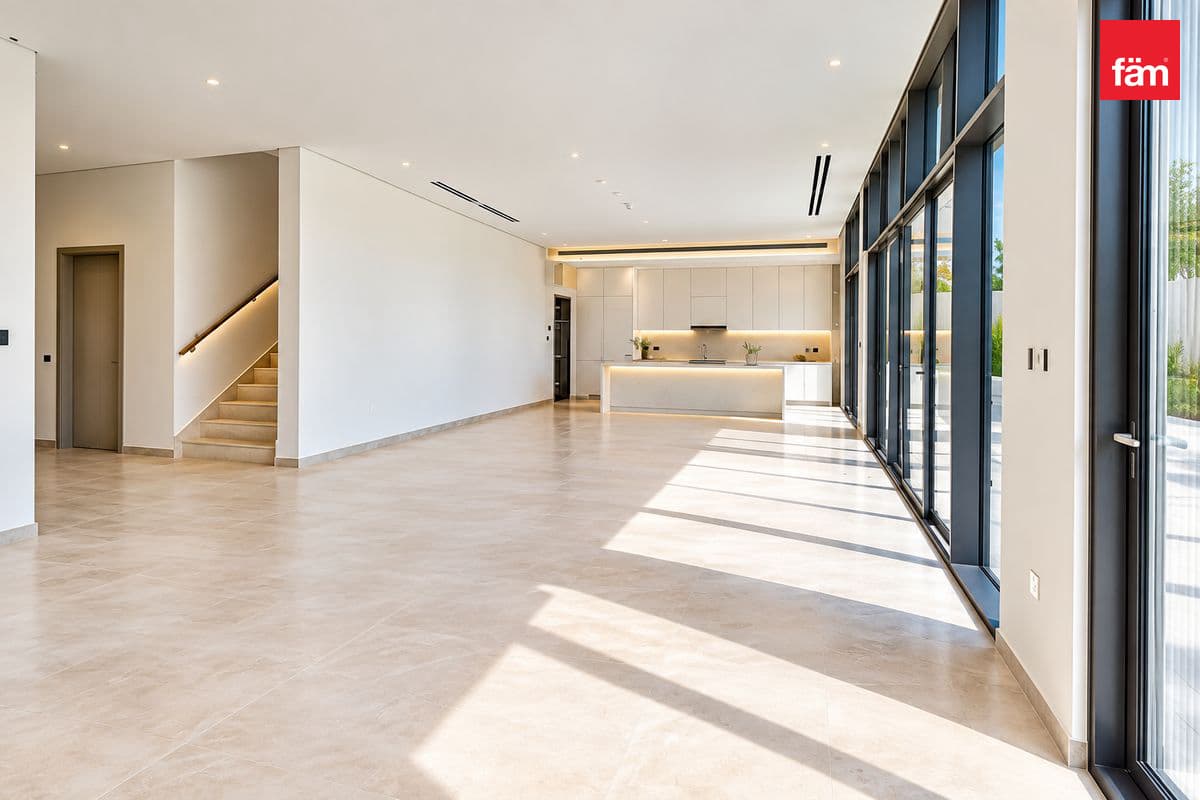 6 bedroom villa in Opal Gardens, photograph 4 of 20