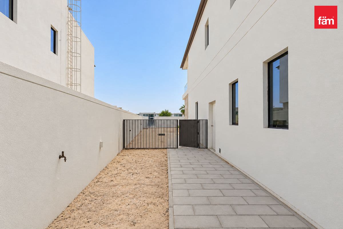 6 bedroom villa in Opal Gardens, photograph 15 of 20
