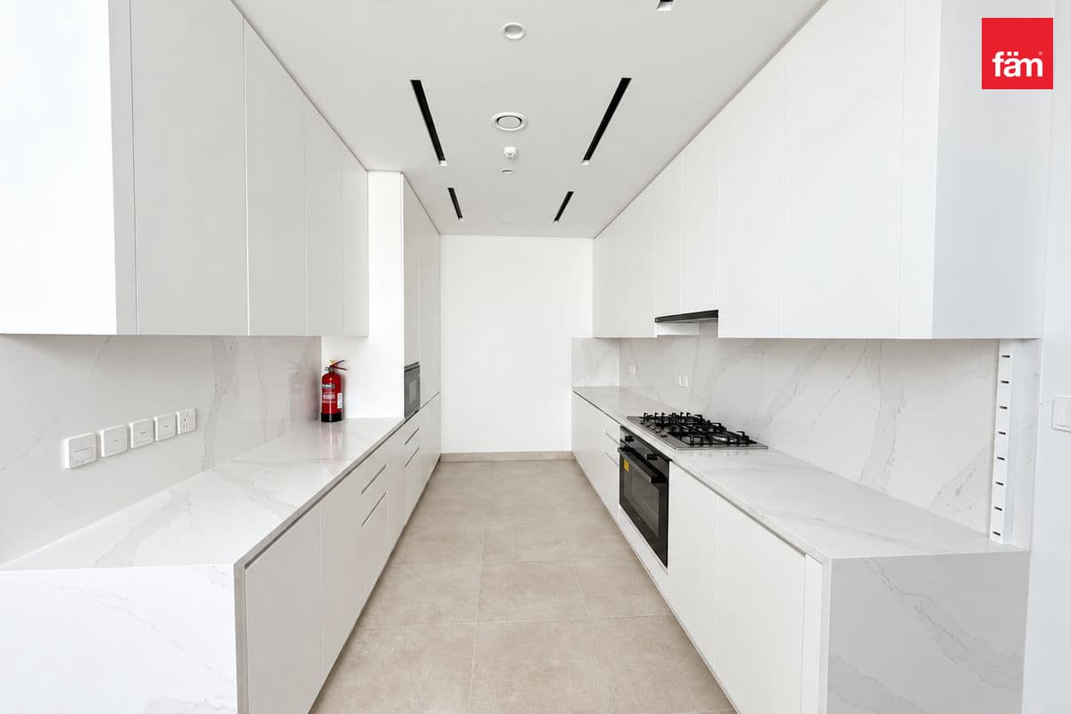 6 bedroom villa in Opal Gardens, photograph 4 of 20