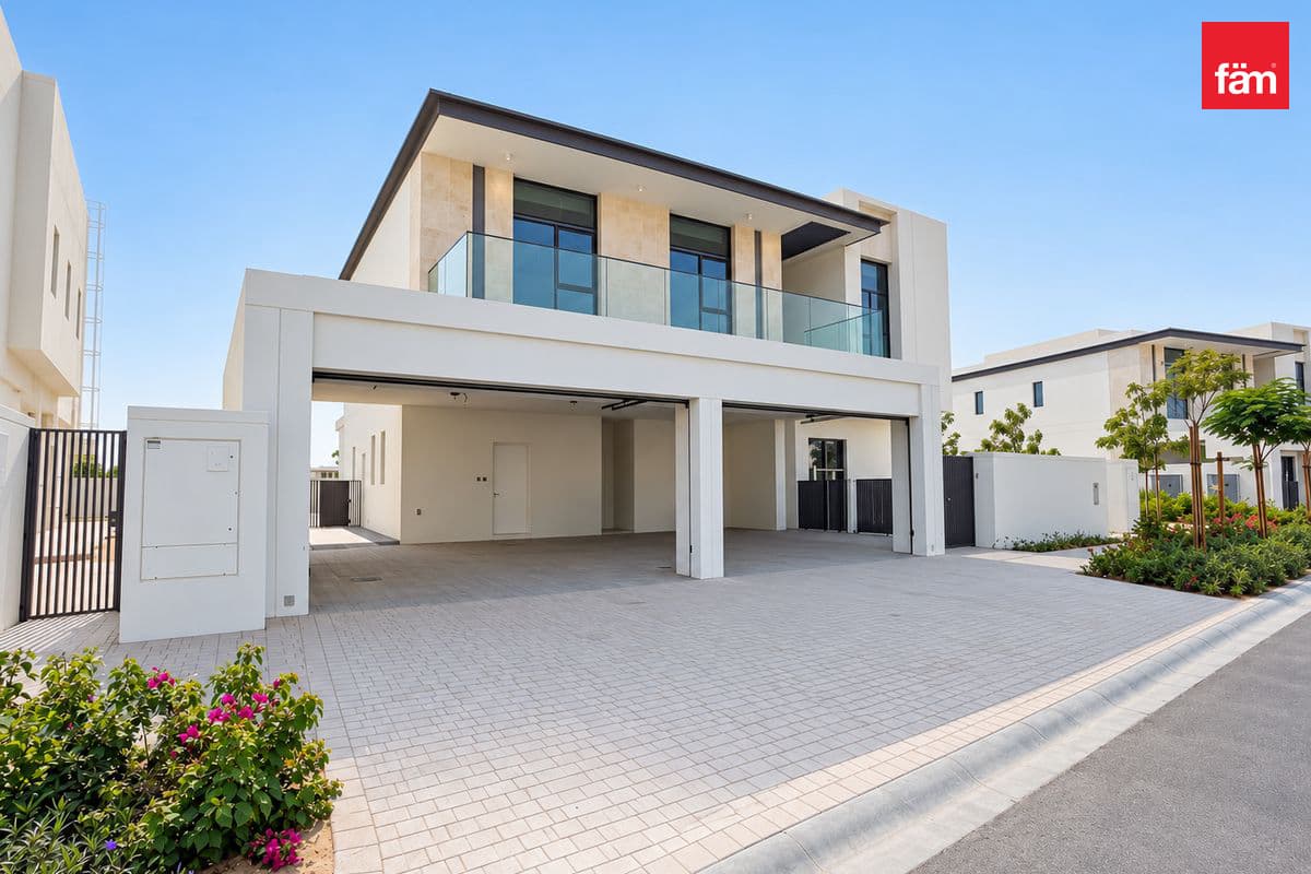 6 bedroom villa in Opal Gardens, photograph 2 of 20