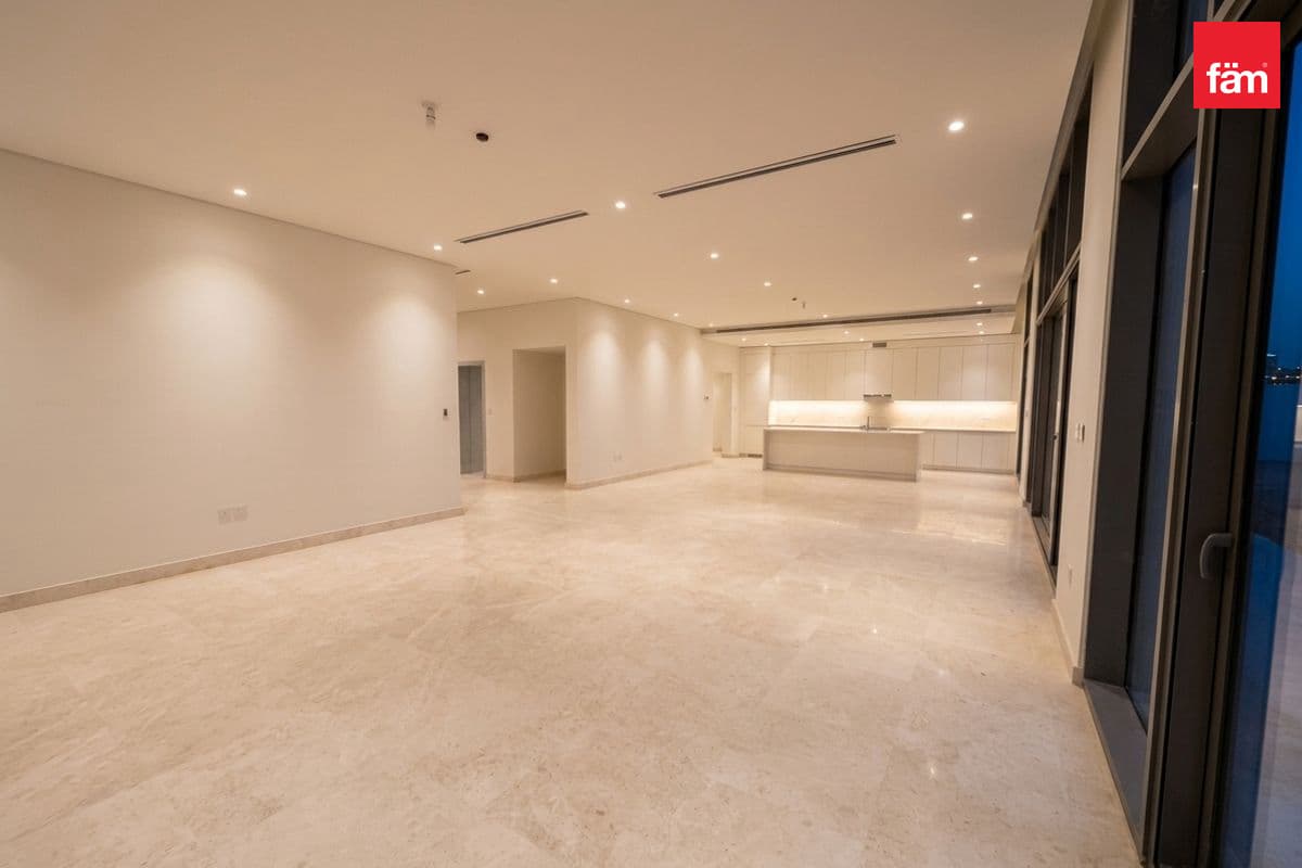 5 bedroom villa in Opal Gardens, photograph 3 of 20