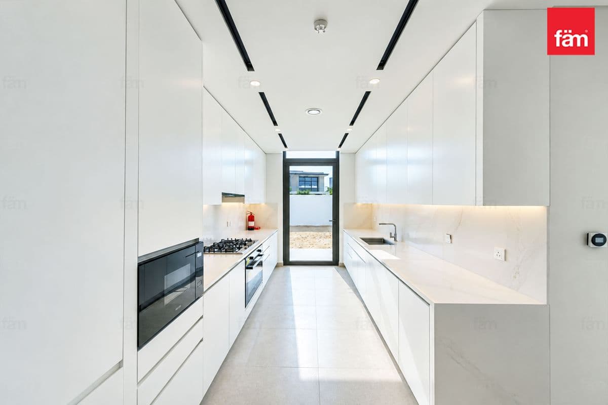 4 bedroom villa in Opal Gardens, photograph 8 of 20
