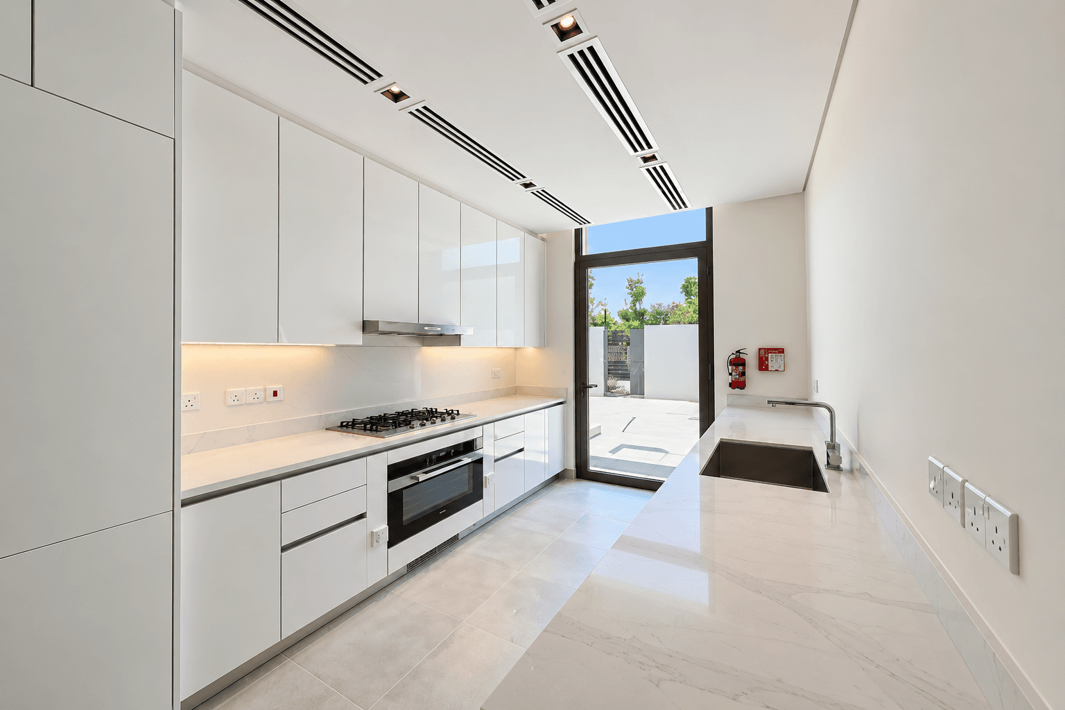 4 bedroom villa in Opal Gardens, photograph 2 of 13