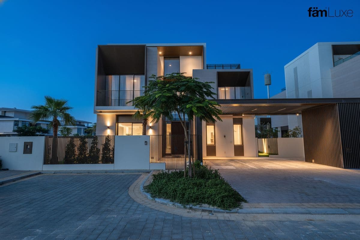 Designer Villa | Private Pool | Corner | Burj View