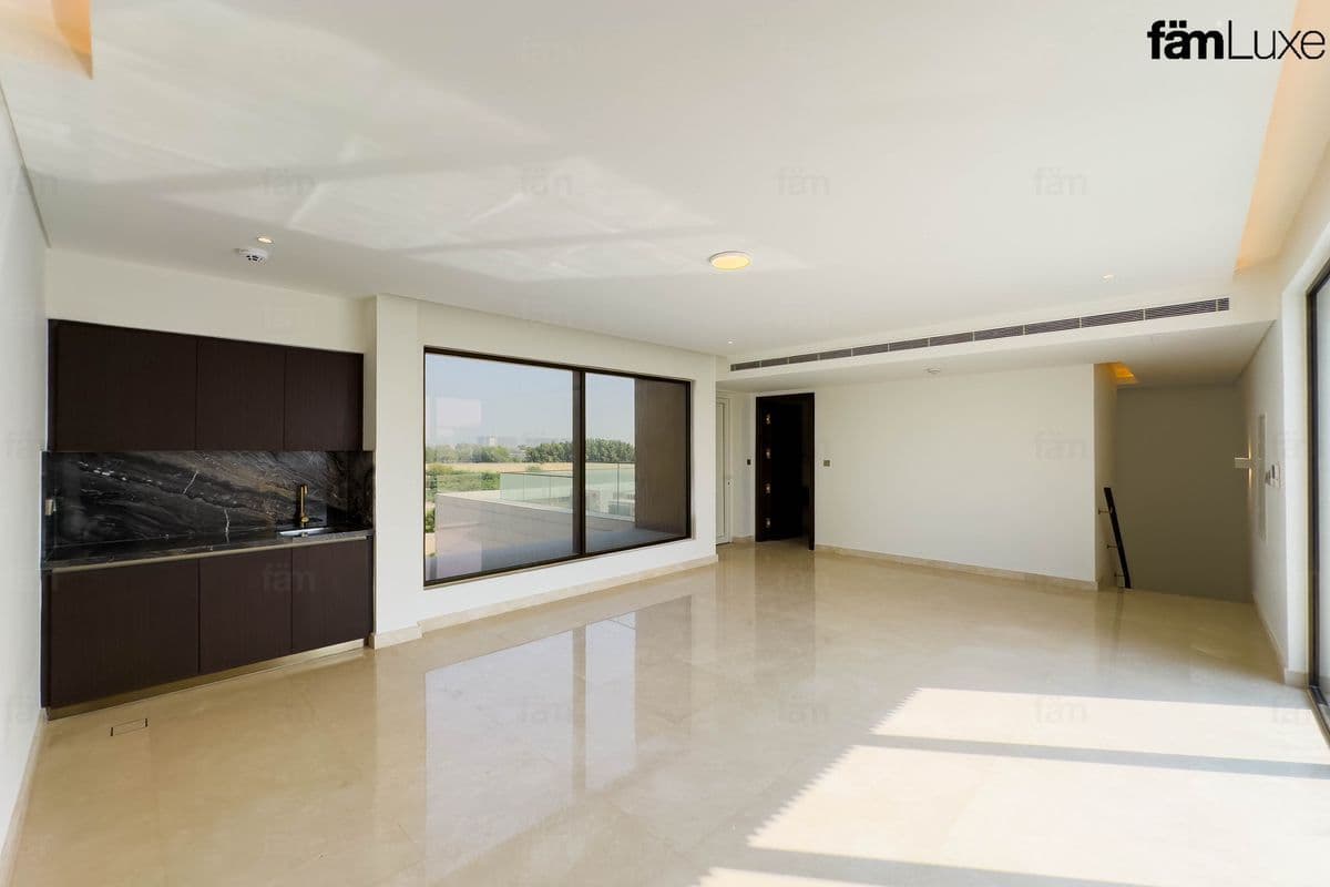 5 bedroom villa in Palm Hills, photograph 3 of 20