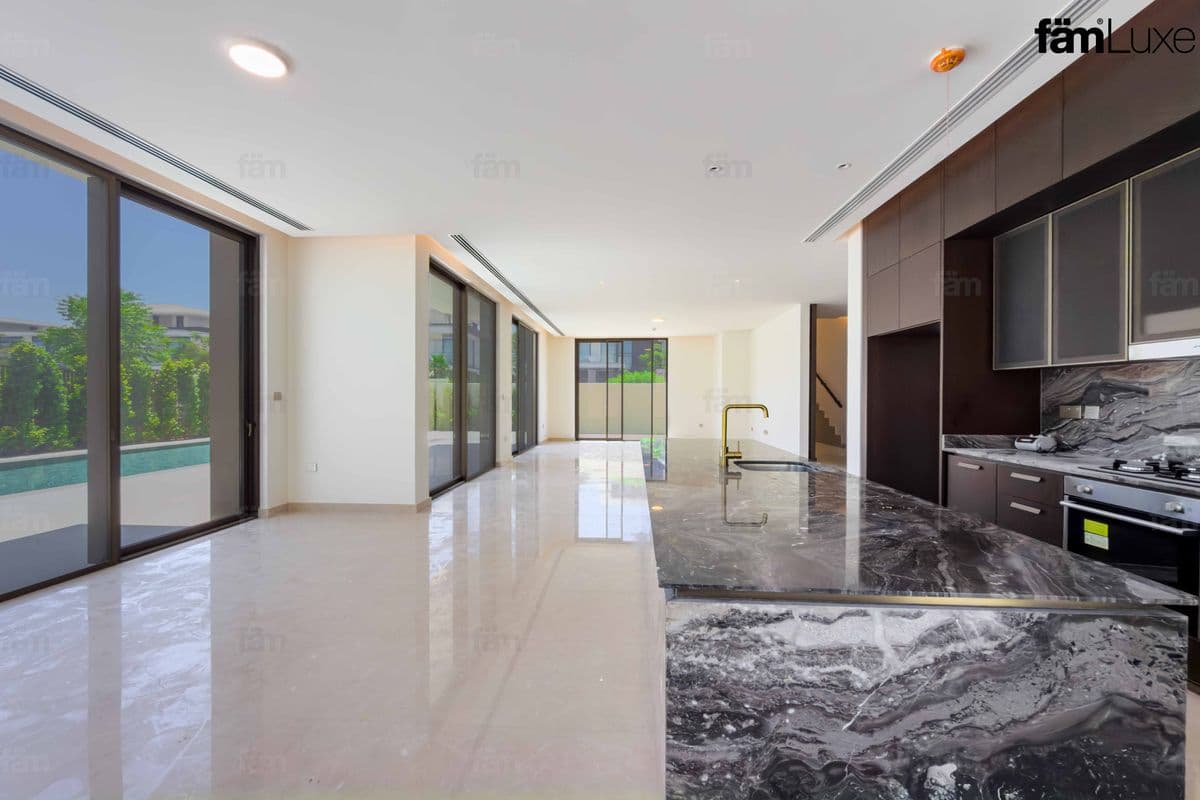 5 bedroom villa in Palm Hills, photograph 4 of 20