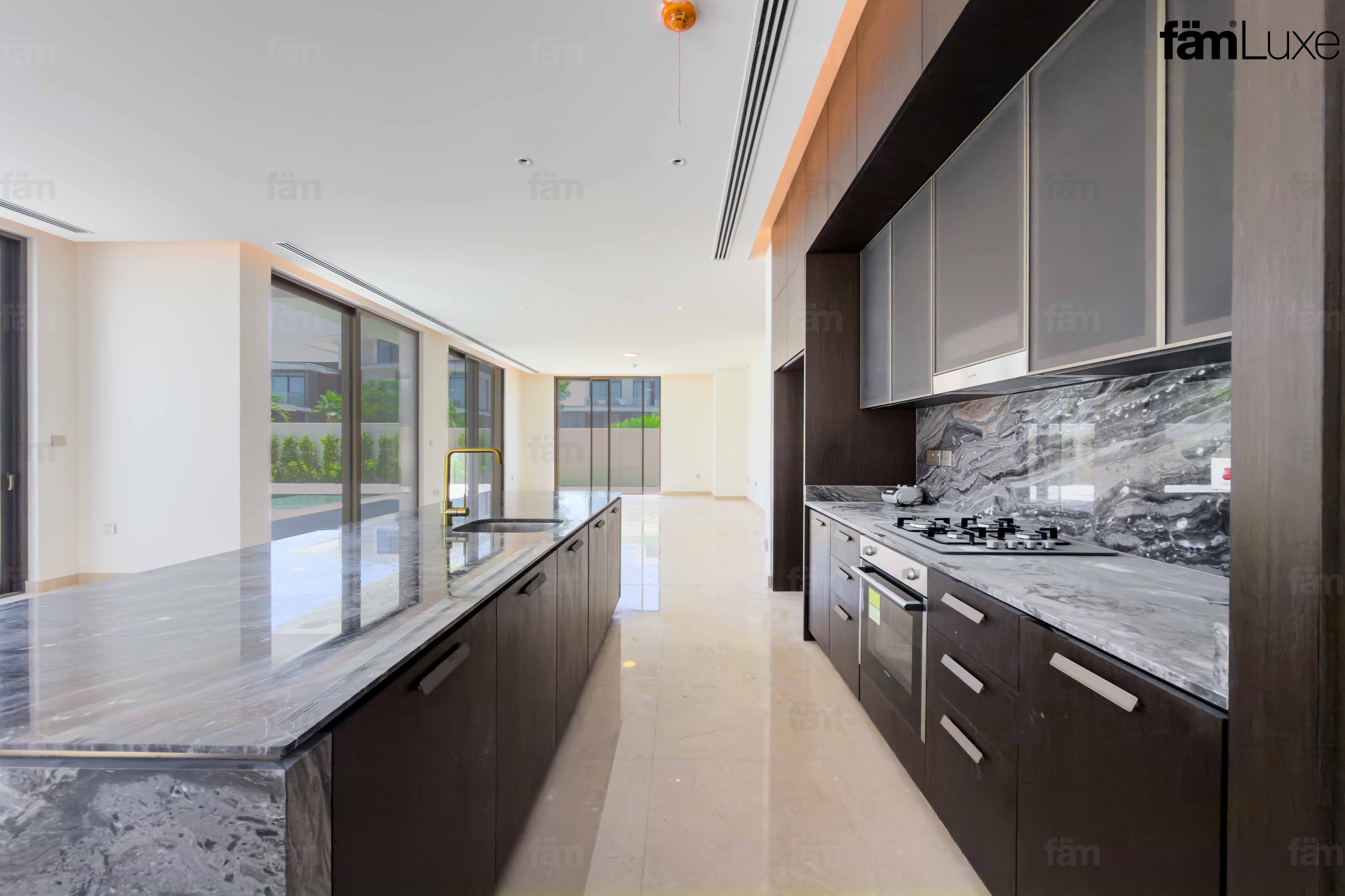 5 bedroom villa in Palm Hills, photograph 10 of 20