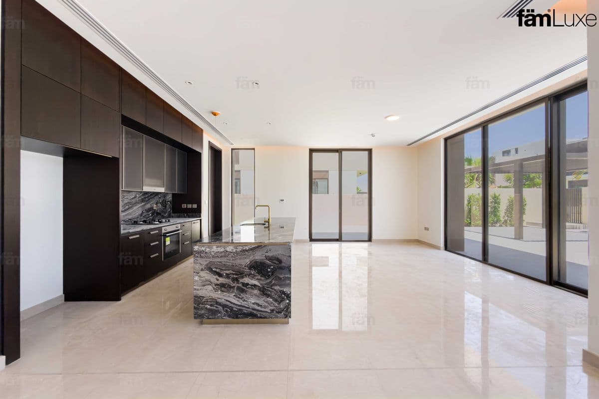 5 bedroom villa in Palm Hills, photograph 6 of 20