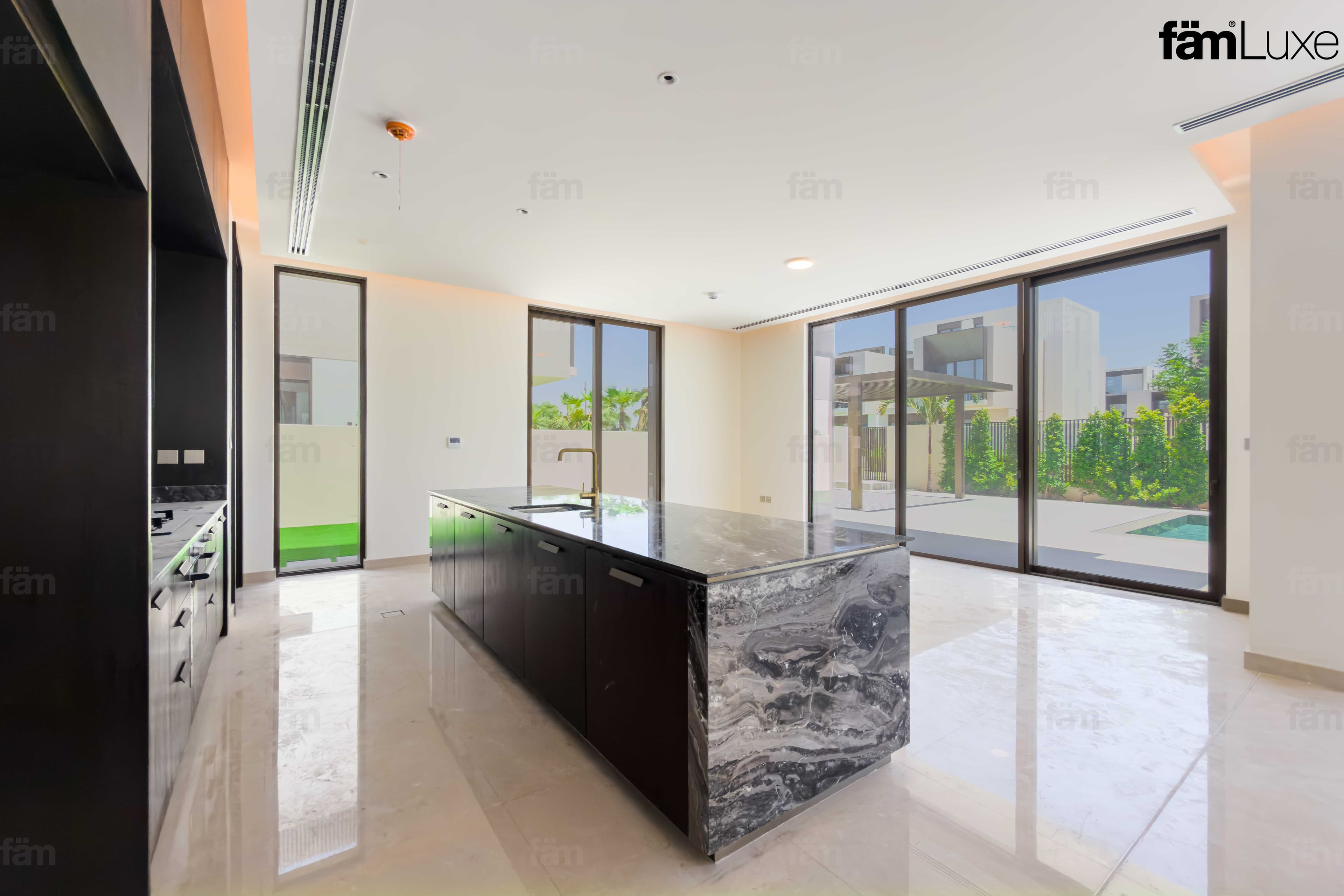 5 bedroom villa in Palm Hills, photograph 11 of 20