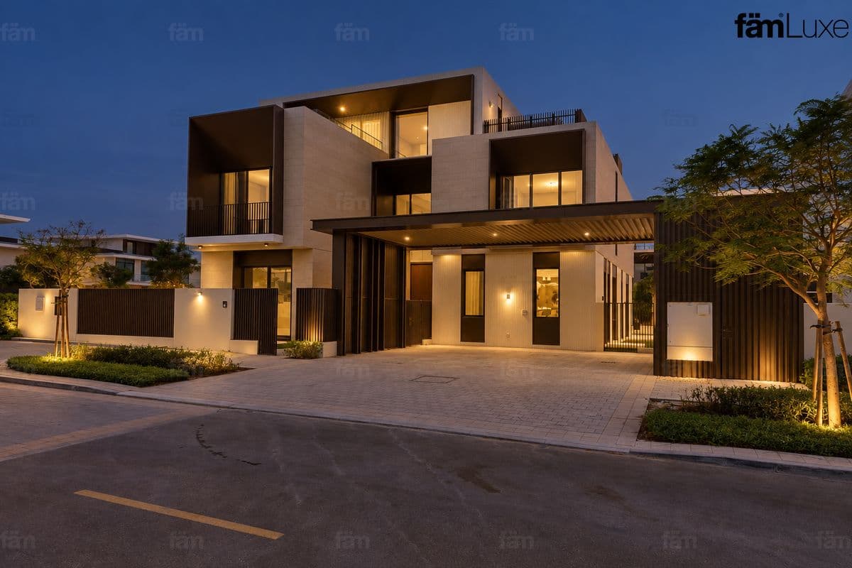 5br + Maid | Luxury Pool Villa | Corner