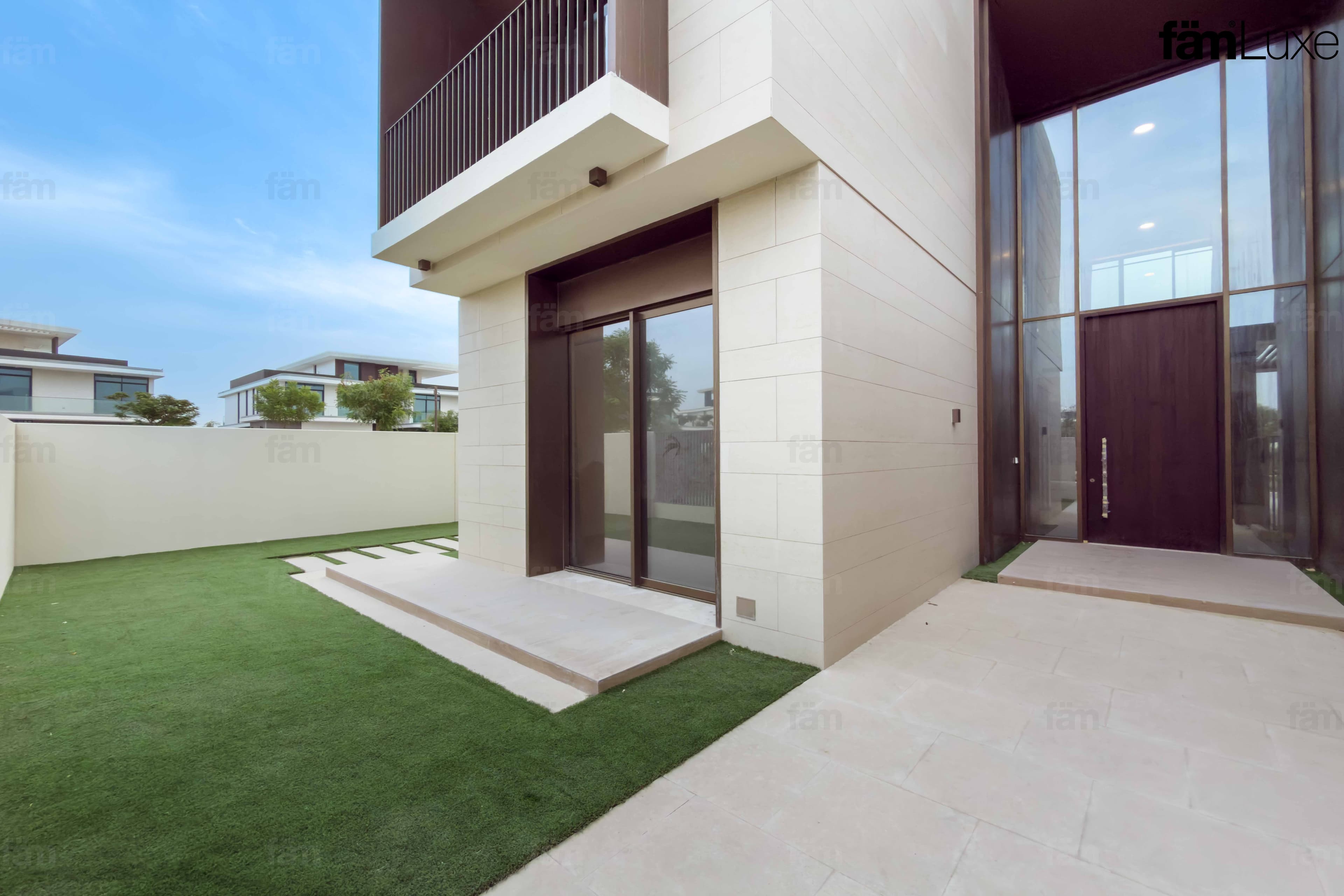 5 bedroom villa in Palm Hills, photograph 3 of 20