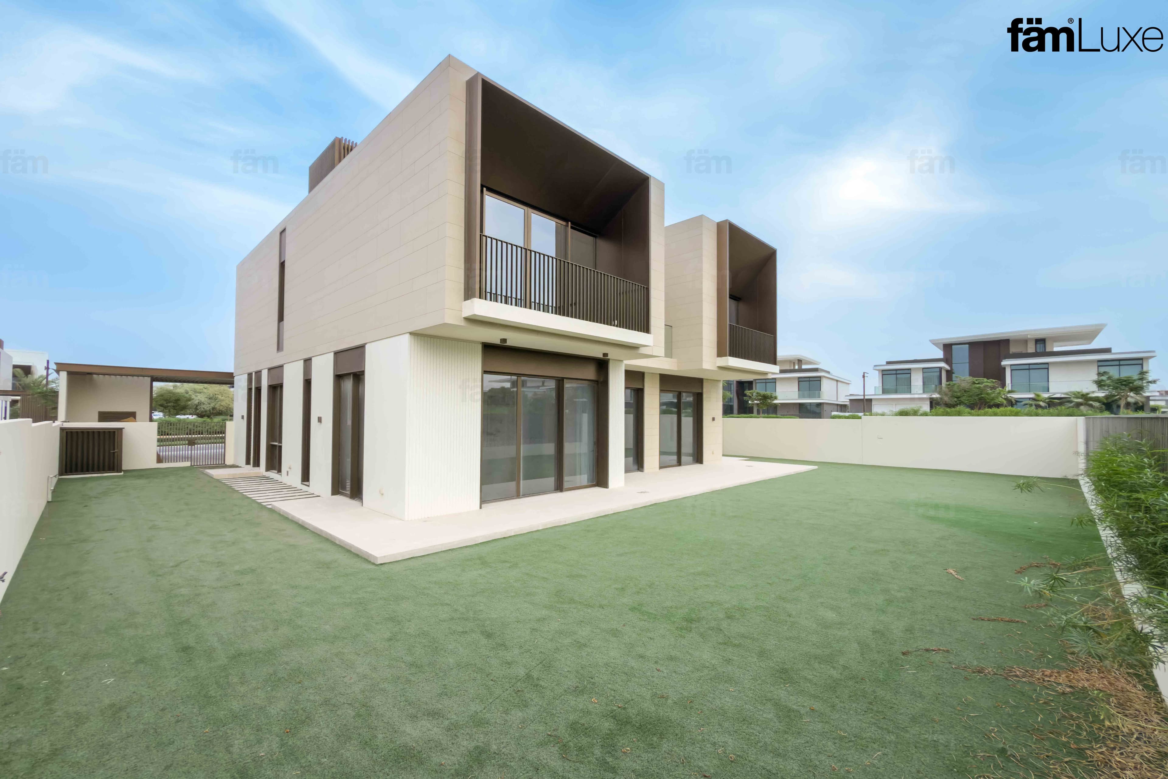 5 bedroom villa in Palm Hills, photograph 2 of 20