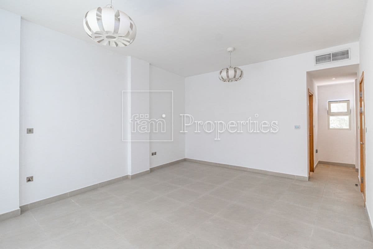 4 bedroom villa in Palma Residences, photograph 8 of 13