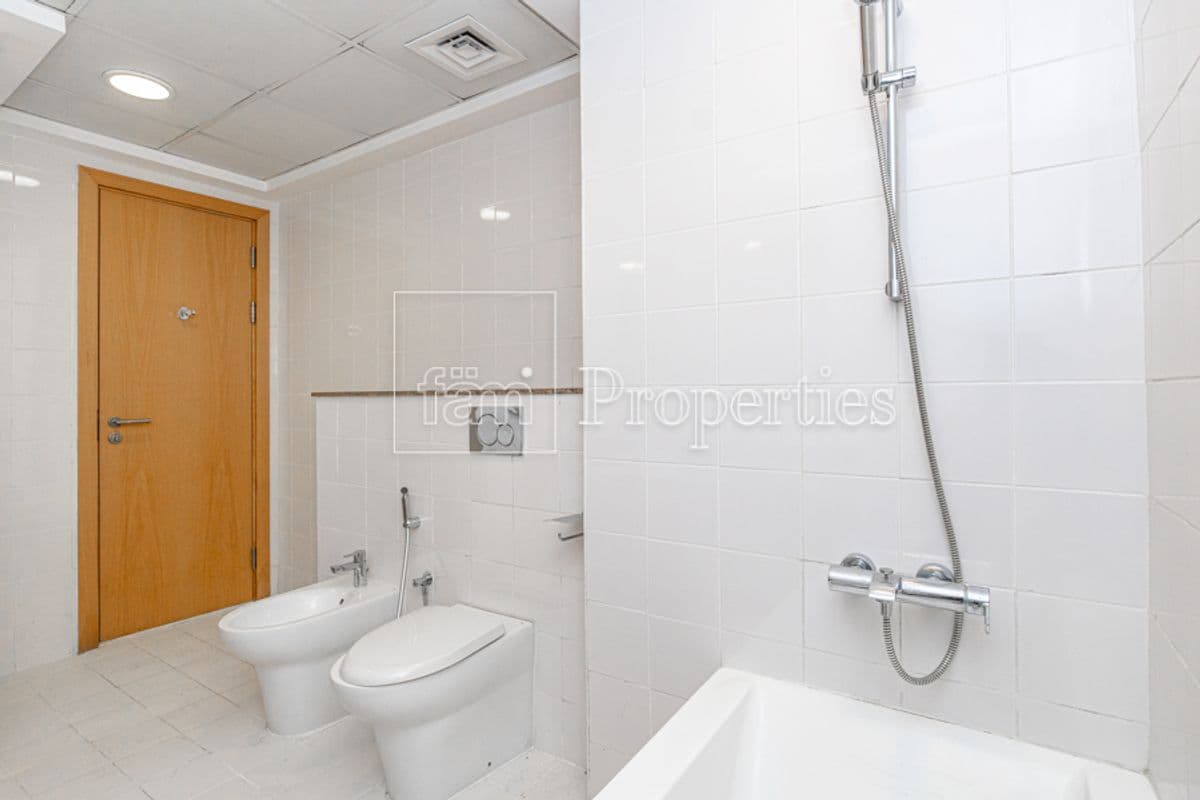 4 bedroom villa in Palma Residences, photograph 12 of 13