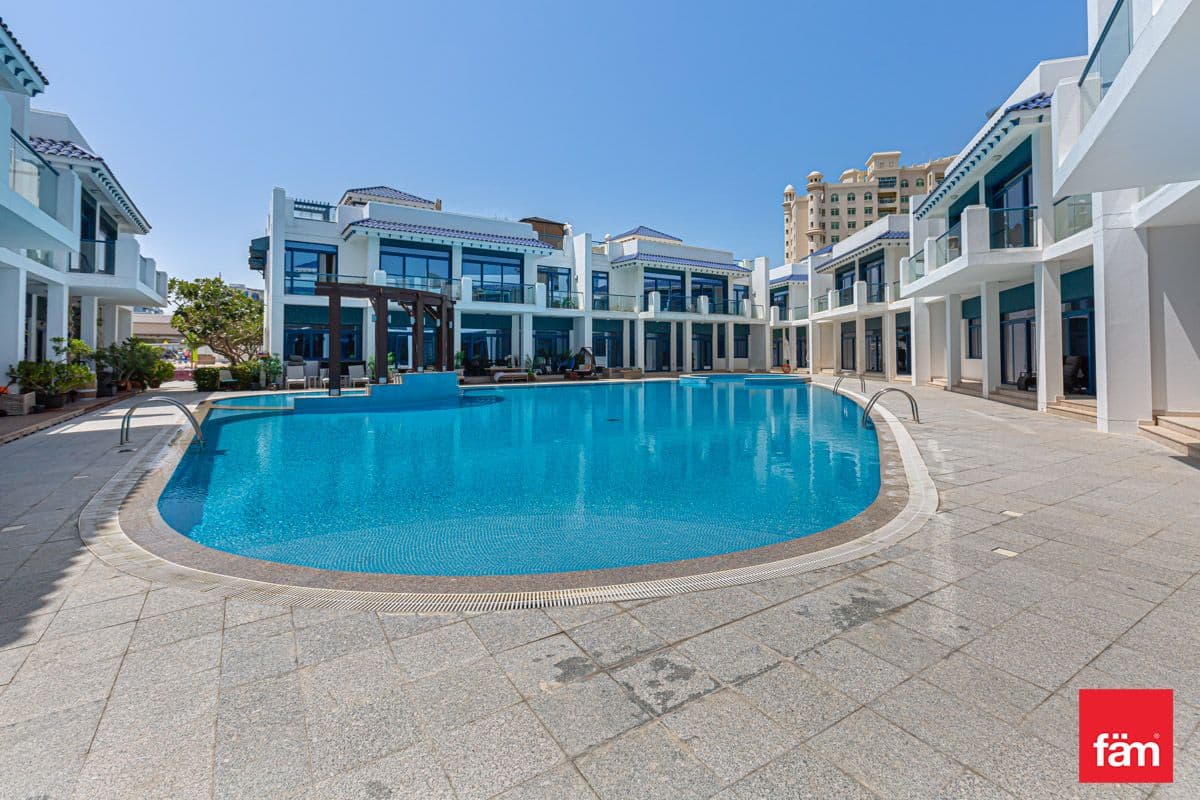4 bedroom villa in Palma Residences, photograph 1 of 13