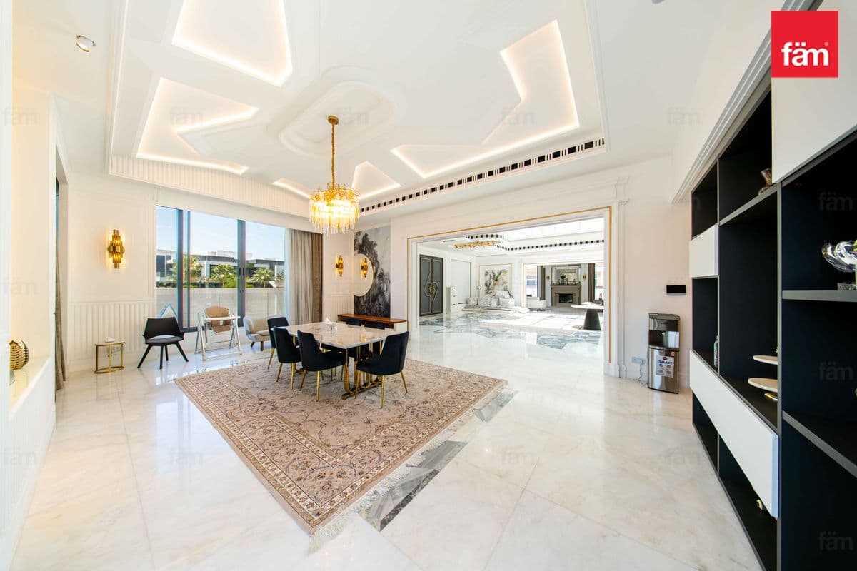 5 bedroom villa in Pearl Jumeirah Villas, photograph 2 of 20