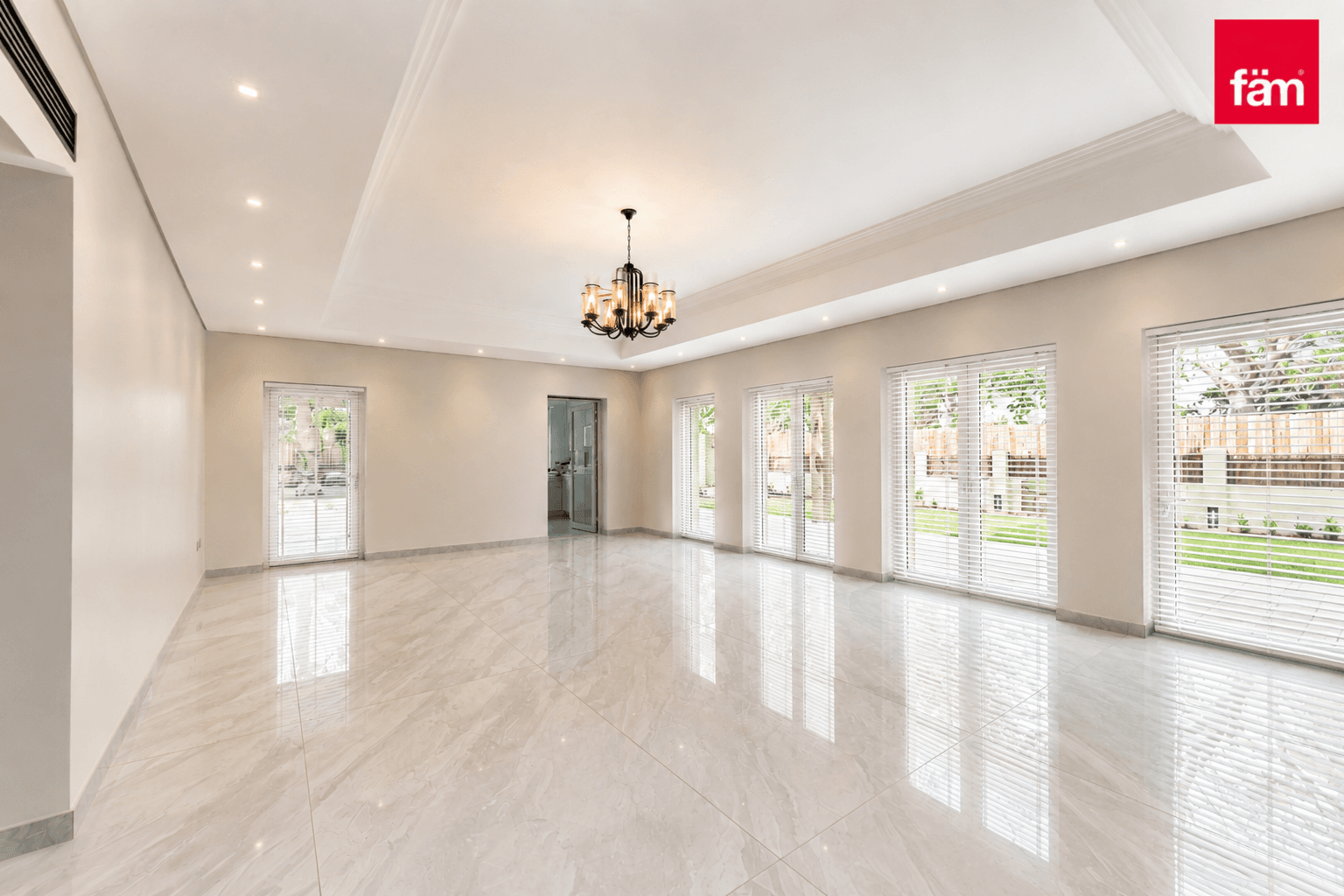 6 bedroom villa in Quortaj, photograph 2 of 20